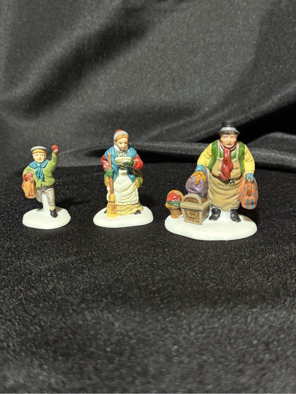 Department 56 “ Come into the Inn “
